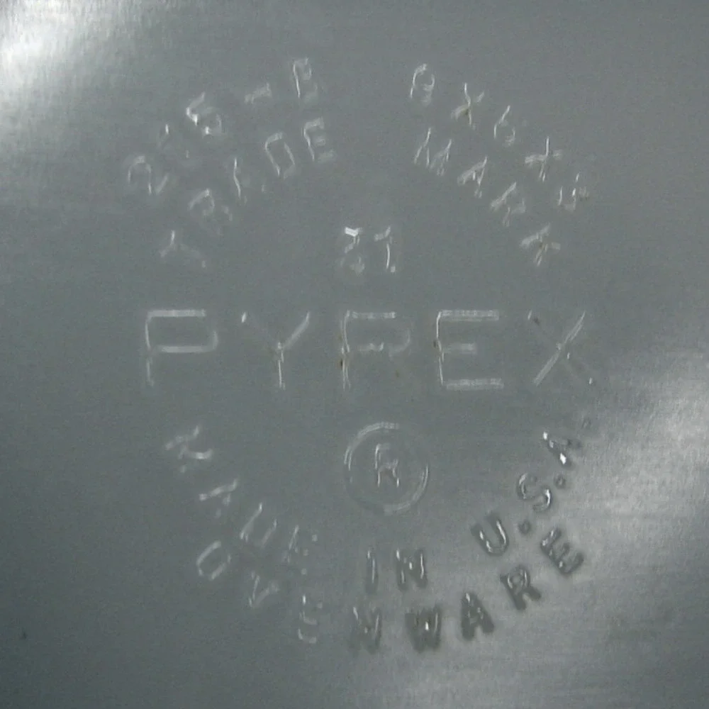 VINTAGE Pyrex Opal White Milk Glass Loaf‎ Pan 215 70's Baking Dish EUC 9 X 5 X 3